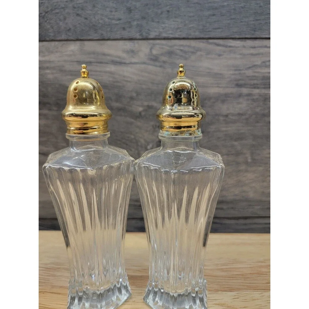Set of 2 Salt & Pepper Shakers Ribbed Clear Glass Gold Tone Tops Kitchenware